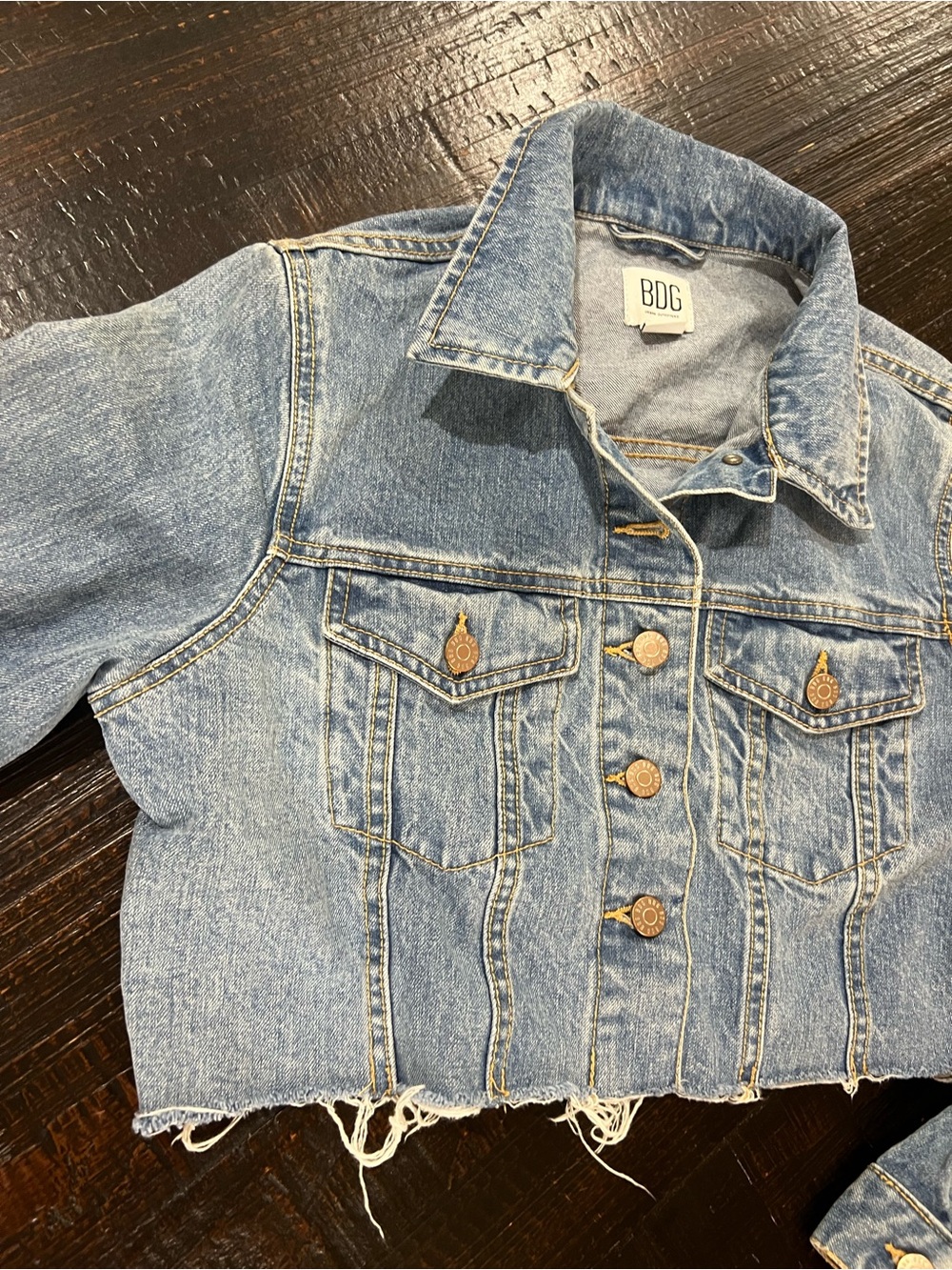 BDG Urban Outfitters Womens Small Cropped Denim Jacket Raw Hem Light Wash - Picture 11 of 16